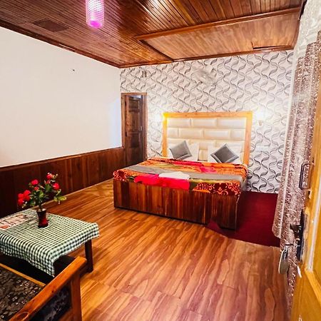 Hotel Chetna Manāli Exteriör bild