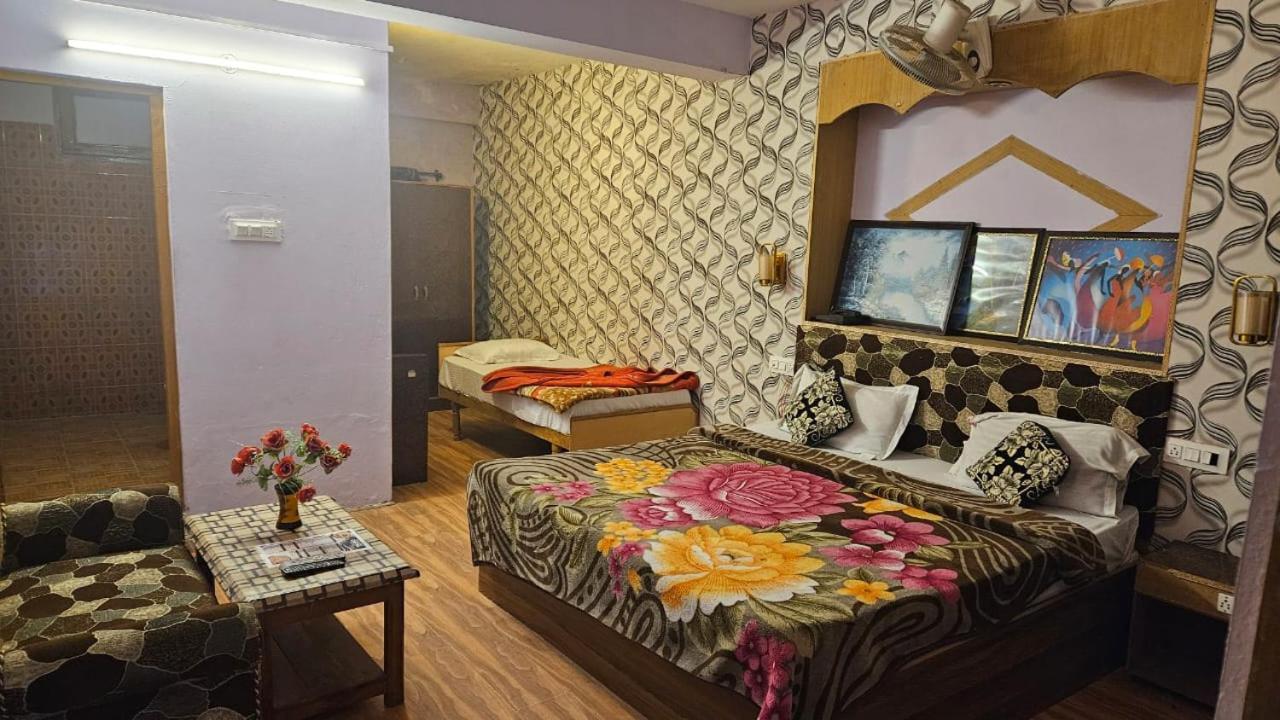 Hotel Chetna Manāli Exteriör bild