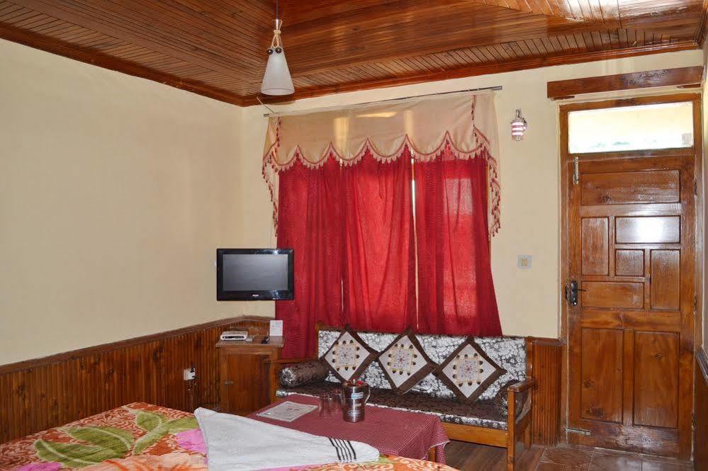 Hotel Chetna Manāli Exteriör bild