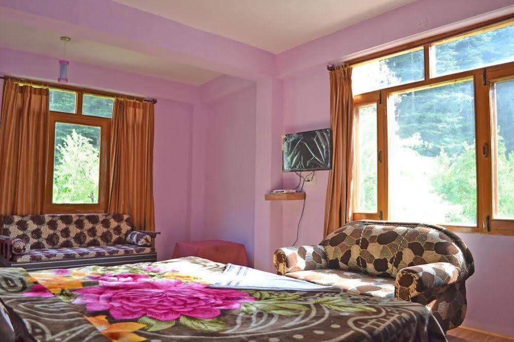 Hotel Chetna Manāli Exteriör bild
