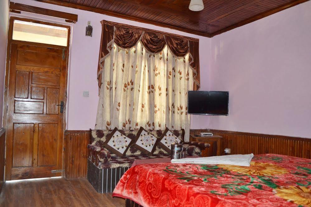 Hotel Chetna Manāli Exteriör bild