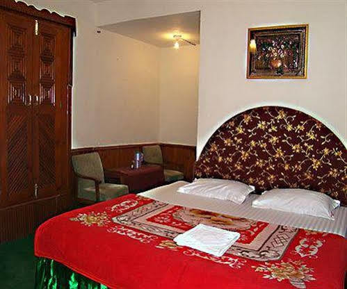 Hotel Chetna Manāli Exteriör bild