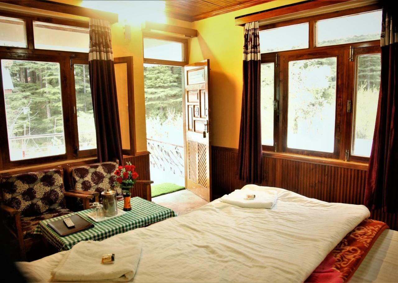 Hotel Chetna Manāli Exteriör bild