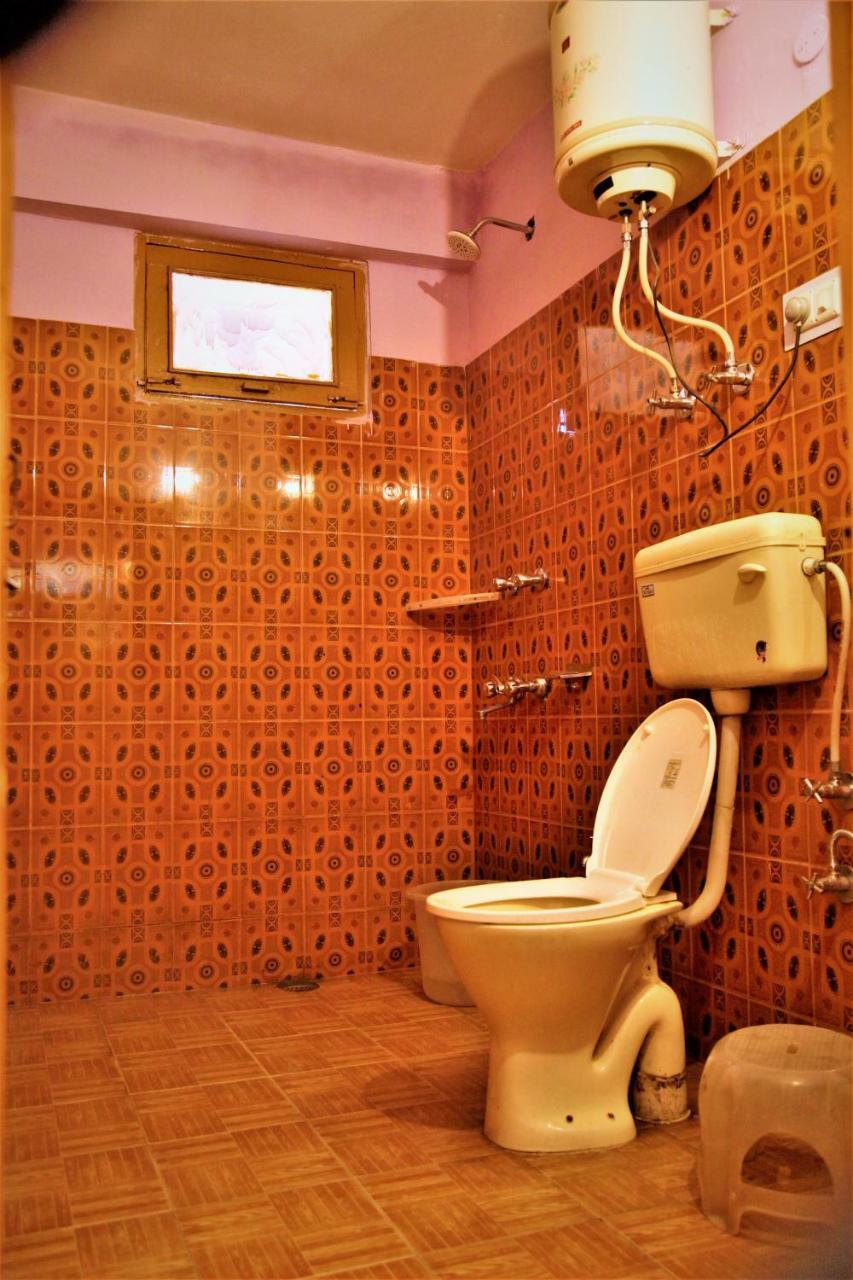 Hotel Chetna Manāli Exteriör bild
