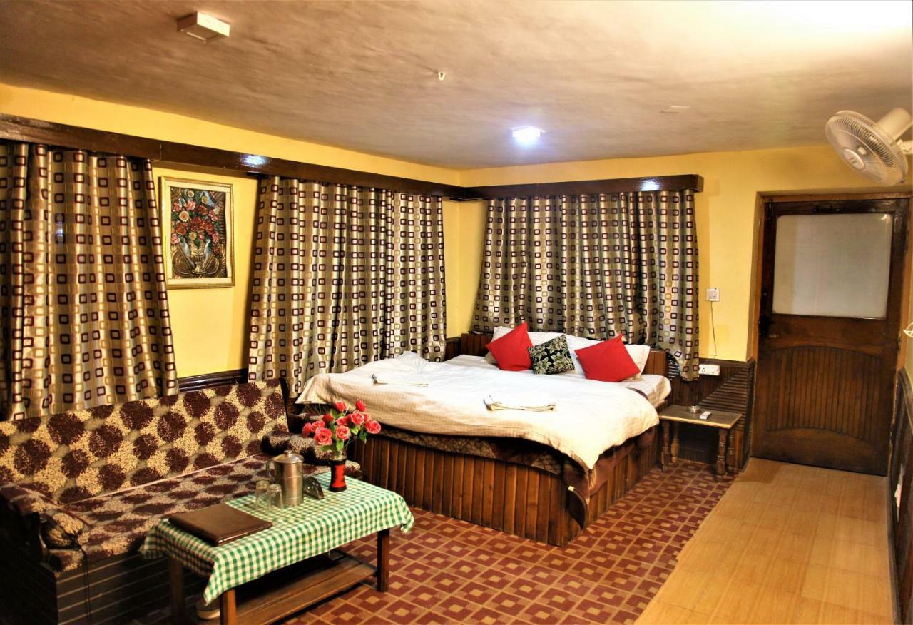 Hotel Chetna Manāli Exteriör bild