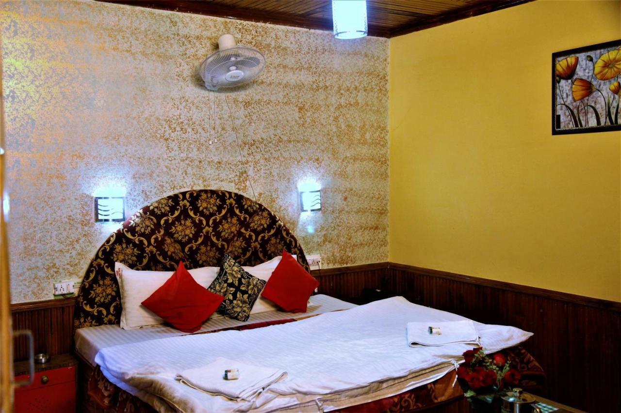 Hotel Chetna Manāli Exteriör bild